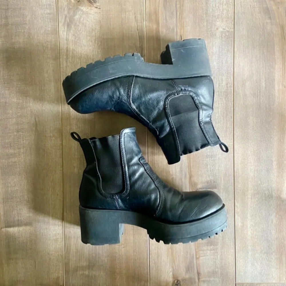 Steve Madden 'Eber' Chelsea Chunky Y2K Platform Boots in Black